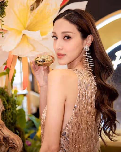 TVB前花旦曬圖嚇壞網友,視帝老公為她戒去夜店,父女戀終獲祝福