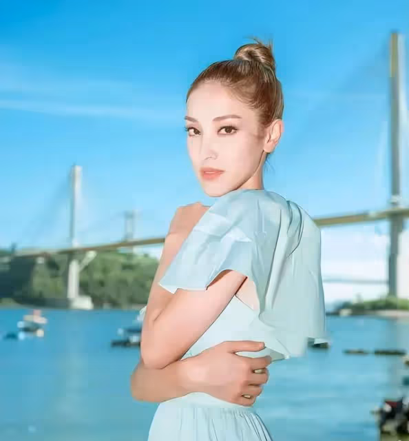 TVB前花旦曬圖嚇壞網友,視帝老公為她戒去夜店,父女戀終獲祝福