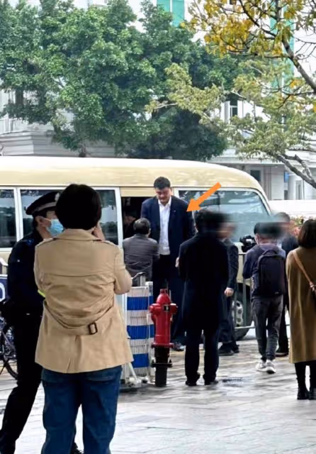 姚明參加公益臉胖一圈走路吃力,女兒近照讓人感慨後繼有人