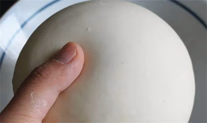 發麵、死面怎樣才能揉光滑?大廚教你揉面技巧,方法簡單不費力