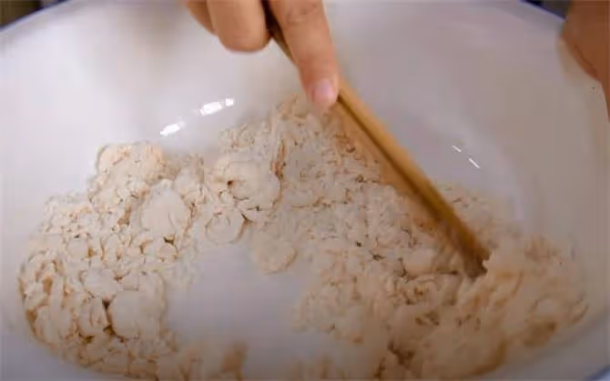 發麵、死面怎樣才能揉光滑?大廚教你揉面技巧,方法簡單不費力