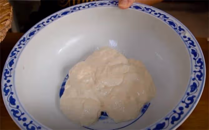 發麵、死面怎樣才能揉光滑?大廚教你揉面技巧,方法簡單不費力