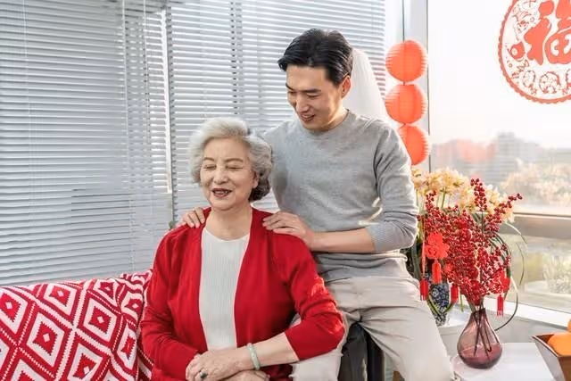 幫女兒帶娃,聽到親家母給女婿出主意算計我,第二天我憤怒離開