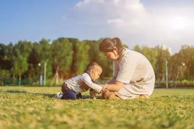 幫女兒帶娃,聽到親家母給女婿出主意算計我,第二天我憤怒離開