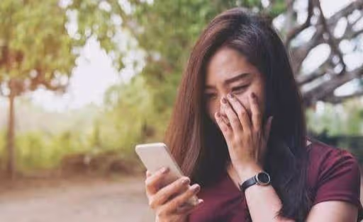 新婚第二天,妻子「睡到中午才醒」客廳傳來吵鬧 起身查看後「妻子含淚報警」:無法忍受!
