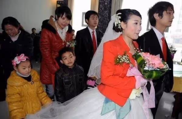 父親要我帶四十萬給弟弟治病,當我趕到病房時,門外聽到他們的對話,我和他脫離關係!