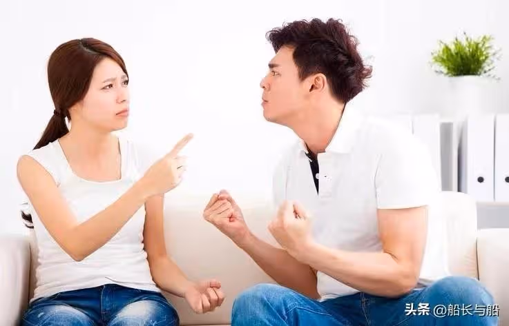 發現兒子出軌漂亮女同事! 這天我「煮了三碗清水麵條」端上桌,兒媳笑了「兒子卻淚流滿面」