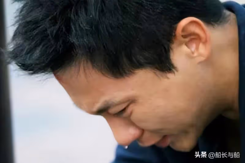 發現兒子出軌漂亮女同事! 這天我「煮了三碗清水麵條」端上桌,兒媳笑了「兒子卻淚流滿面」