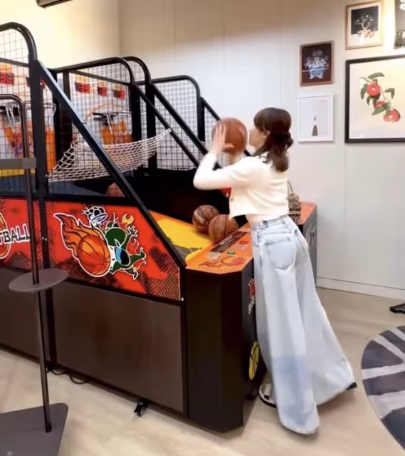 51歲黎姿攜父母出遊,皺紋搶鏡衰老明顯,弟弟坐輪椅出鏡自信樂觀