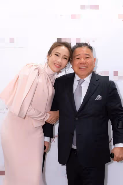 51歲黎姿攜父母出遊,皺紋搶鏡衰老明顯,弟弟坐輪椅出鏡自信樂觀