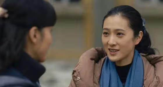 姐姐出嫁我隨5萬賀禮！結婚當天「看到新郎」我往紅包「又塞了10萬」：值得了