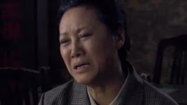 兒子接我去城裡養老,吃飯時孫女對兒媳說的一番話,讓我老淚縱橫