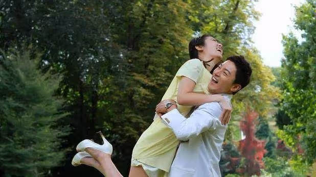 我和老公結婚三年,下班回家門外聽到小姑子說的話,讓我感動不已