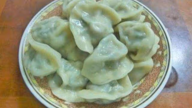 兒媳懷孕我去照顧,晾完衣服看到桌上的兩碗餃子,讓我心痛不已!