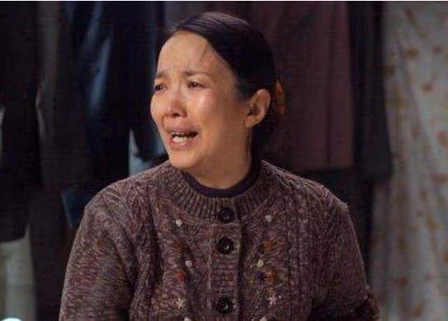 垃圾桶里發現一東西我怒罵女兒,女兒含淚說一番話,讓我後悔不已