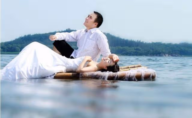 懷孕伺候婆婆一家,做飯時聽到婆婆對大姑姐說的話,我摔門回娘家