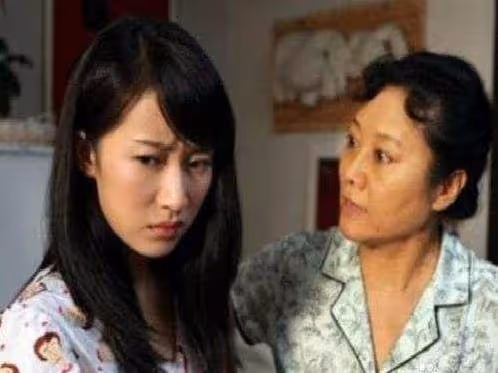 婆婆做菜難吃我把她趕回老家,無意打開女兒的衣櫃,讓我後悔不已