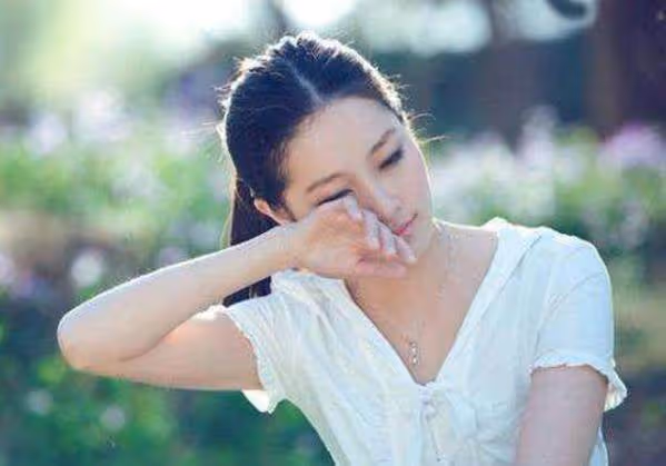 婆婆做菜難吃我把她趕回老家,無意打開女兒的衣櫃,讓我後悔不已