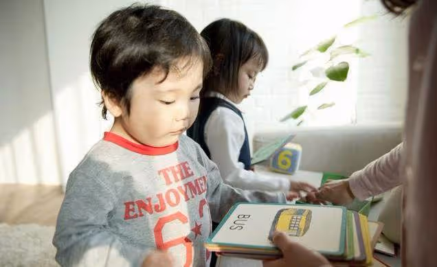 我回家看到桌子上的一堆錢，小侄女說的一番話，我跟老公提出離婚