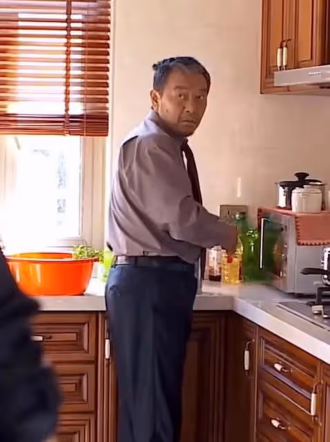李立群:發視頻向網友求助,想回河南老家給大哥掃墓,可嫂子不讓