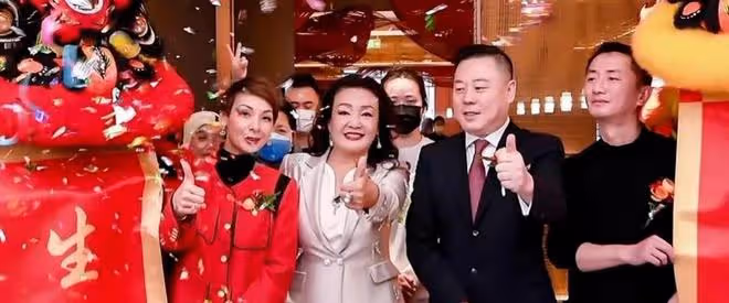 企業家汪小菲：快刀斬亂麻，被曝把母親張蘭身邊幾個頭部主全辭退