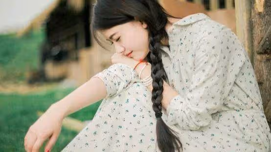 婆家給二十萬彩禮,出嫁後媽給我一張存摺,買車去銀行取錢我愣了