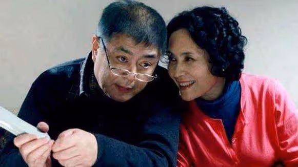 婆家給二十萬彩禮,出嫁後媽給我一張存摺,買車去銀行取錢我愣了