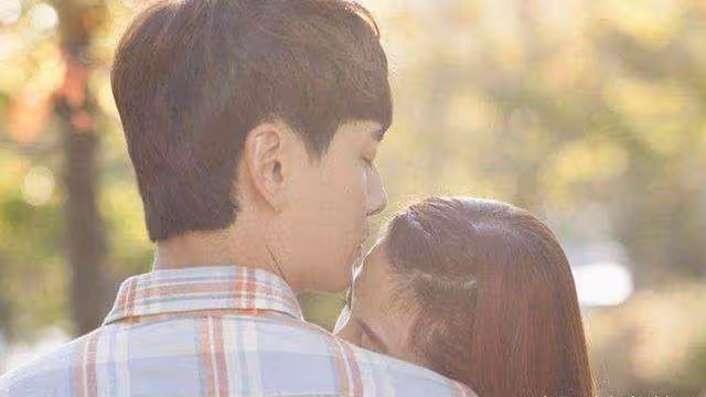 二婚娶小我十歲的老婆,夜裡回家路過女兒的房門口,讓我惱羞成怒