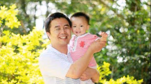 二婚娶小我十歲的老婆,夜裡回家路過女兒的房門口,讓我惱羞成怒
