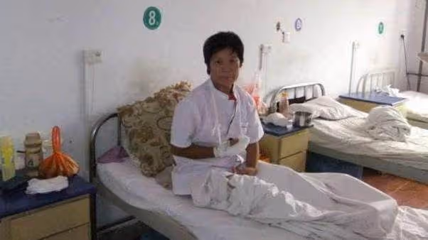 母親住院老公出兩萬塊錢醫藥費，小姑子回家來一趟，我提出了離婚