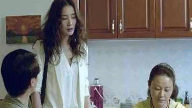母親住院老公出兩萬塊錢醫藥費，小姑子回家來一趟，我提出了離婚