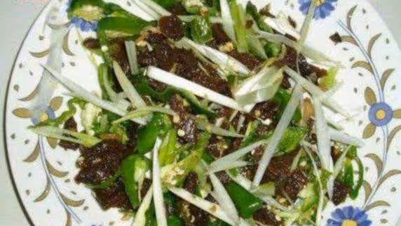 未婚先孕去拜訪准婆婆拜訪,准婆婆用鹹菜招待我,走進廚房我哭了