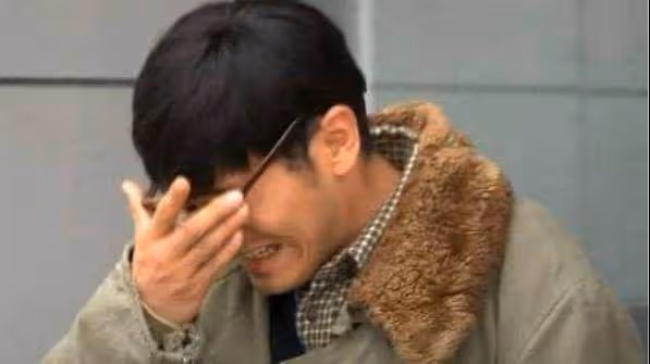 我接農村岳母到家裡住，吃飯岳母不上桌，走進廚房一看我紅了眼眶