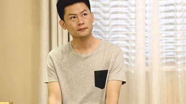 女兒三歲生日母親送一對金手鐲,無意間聽到母親在打電話,我怒了