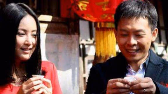 離婚後我帶女友見母親,吃飯時女友吃了一個雞腿,母親讓我提分手