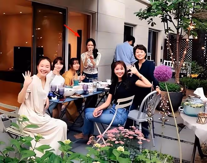 玄彬抱兒子喂飯畫面公開，孫藝珍給孩子準備了漂亮的嬰兒服