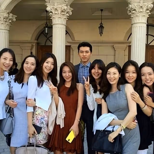 玄彬抱兒子喂飯畫面公開，孫藝珍給孩子準備了漂亮的嬰兒服