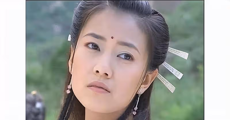 「苦相臉」的女生，一般有這些特徵，看著不友好還顯老