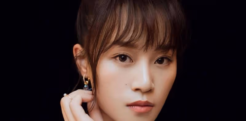 「苦相臉」的女生，一般有這些特徵，看著不友好還顯老