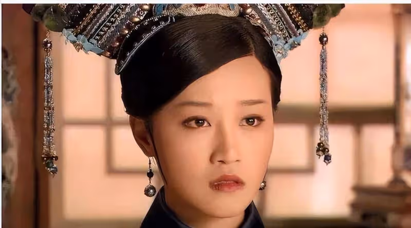 「苦相臉」的女生，一般有這些特徵，看著不友好還顯老