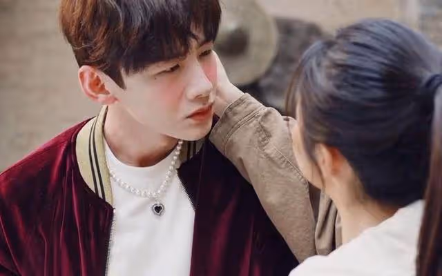 明明是譚松韻和井柏然的戲,白敬亭卻上熱搜?這三人,該磕那對?