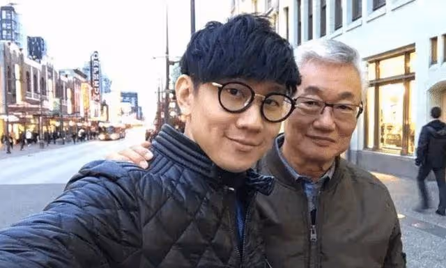 林俊傑為父親慶生，林父滿頭銀髮心情好，父子同框的畫面超溫馨