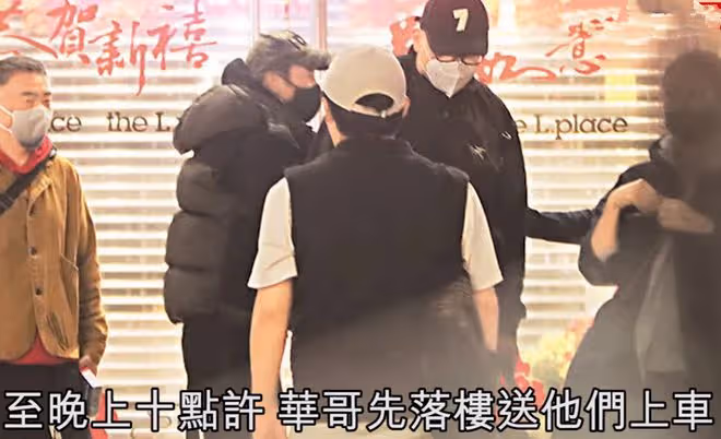 黃渤帶女兒出行被偶遇!11歲愛女身高直逼老爸,穿百元童裝接地氣