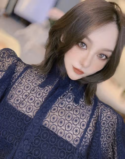 沈騰親姐變錐子臉疑整容,模樣精緻似芭比,稱弟弟生病治療未康復