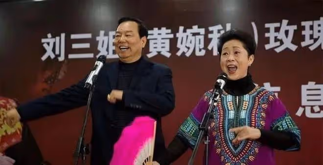 「劉三姐」黃婉秋:從巔峰跌落谷底,再從谷底爬回頂峰,她經歷了什麼