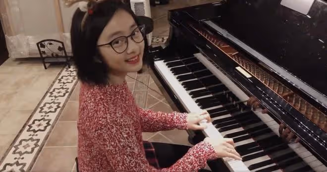 孫莉陪女兒鋼琴演出被偶遇,妹妹獲專業樂團伴奏,氣質出眾像黃磊