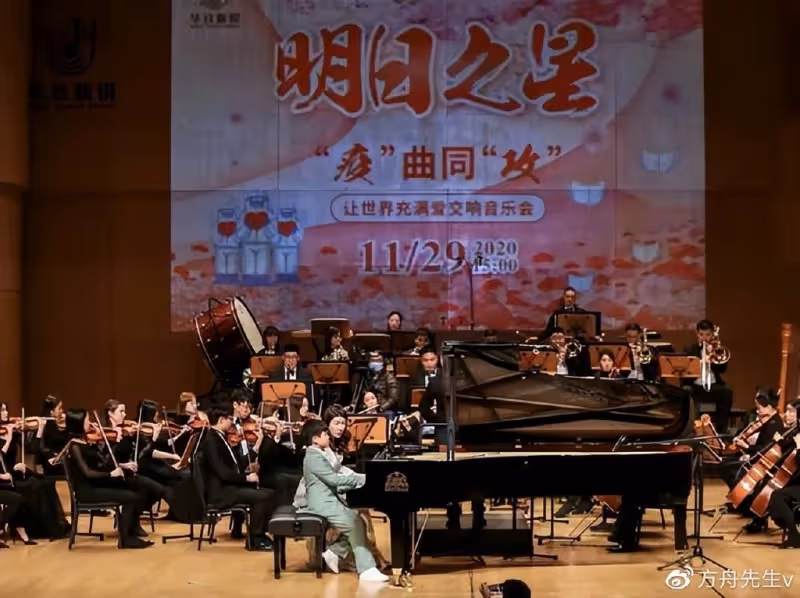 孫莉陪小女兒鋼琴演出被偶遇,妹妹獲專業樂團伴奏,氣質出眾像黃磊