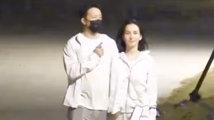韓庚盧靖姍海邊約會盪鞦韆，互摟脖子腰肢抱著走路，如連體嬰兒好膩歪