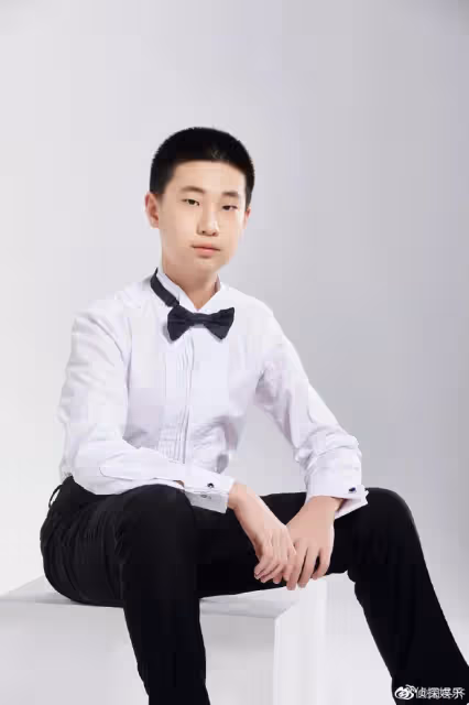 林永健兒子近照曝光,12歲大竣等比例長大,和爸爸長得一模一樣