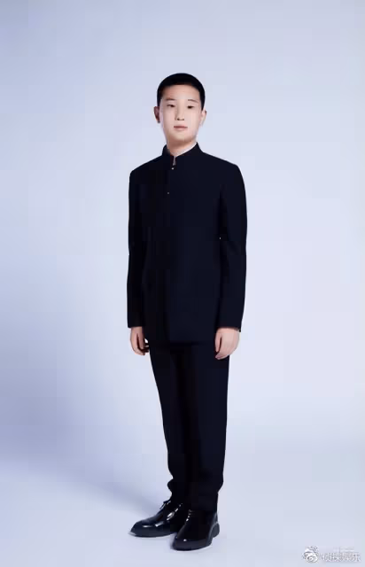 林永健兒子近照曝光,12歲大竣等比例長大,和爸爸長得一模一樣